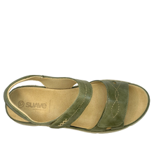 Suave Monty. An olive green open-toe slingback sandal with two adjustable straps and a beige footbed and sole, made in Portugal.