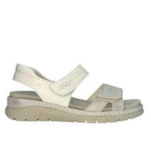 Suave Monty. A white open-toe slingback sandal with two adjustable straps and a light grey footbed and sole, made in Portugal.